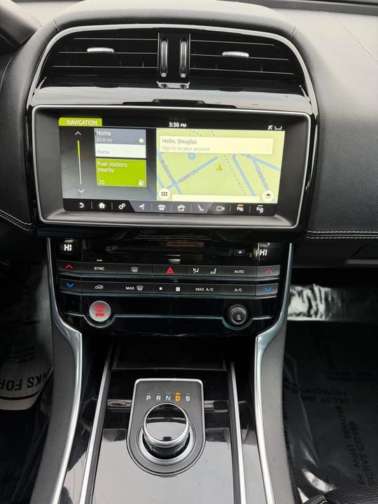 2017 Jaguar XE - Image 14 of 20