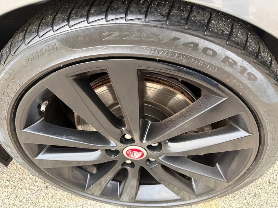 2017 Jaguar XE - Image 19 of 20