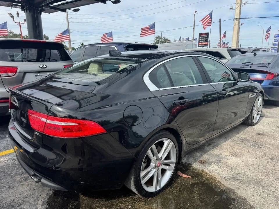 2017 Jaguar XE - Image 4 of 11