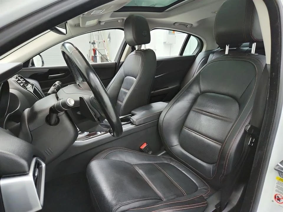 2017 Jaguar XE - Image 13 of 19