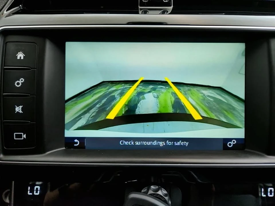 2017 Jaguar XE - Image 18 of 19