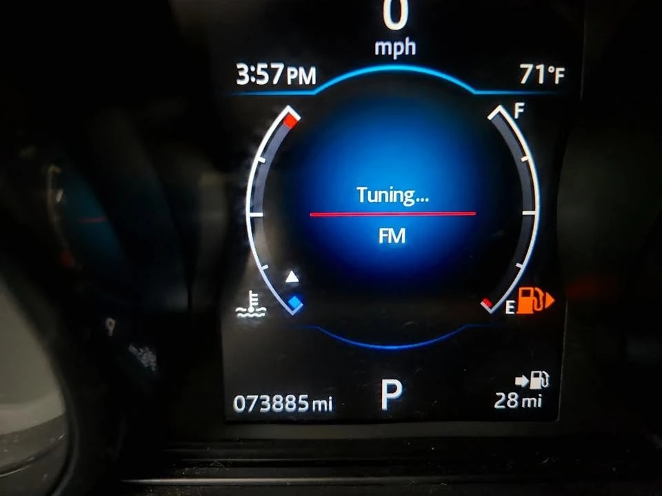 2017 Jaguar XE - Image 15 of 19