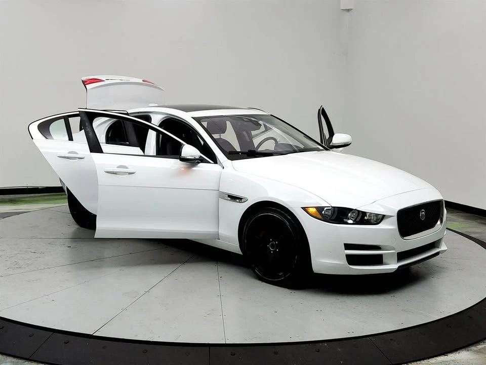 2017 Jaguar XE - Image 9 of 19