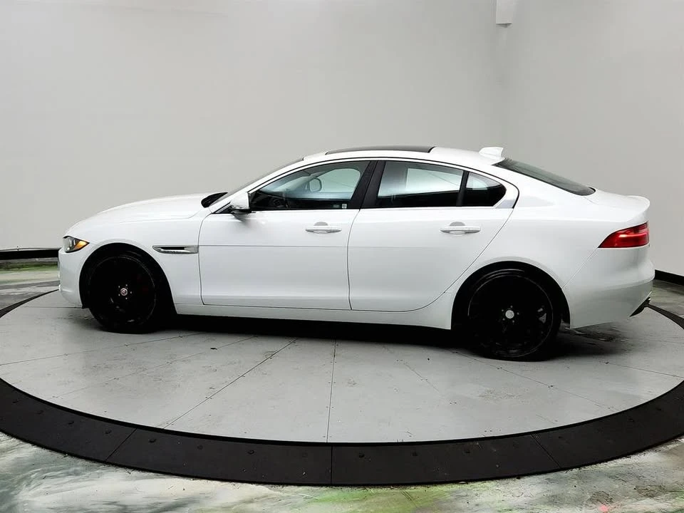 2017 Jaguar XE - Image 8 of 19