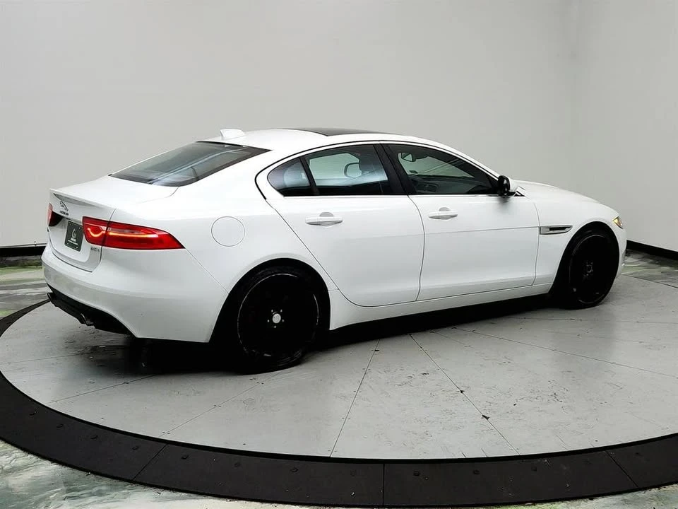 2017 Jaguar XE - Image 5 of 19
