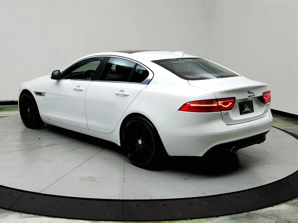 2017 Jaguar XE - Image 7 of 19