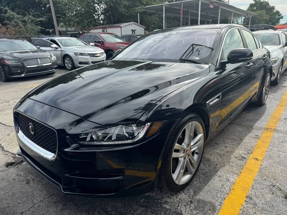 2017 Jaguar XE - Image 2 of 11