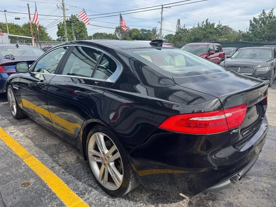 2017 Jaguar XE - Image 3 of 11