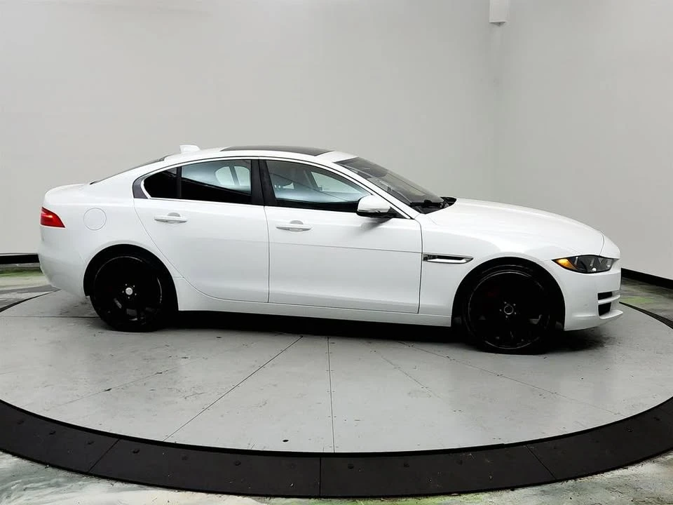 2017 Jaguar XE - Image 4 of 19
