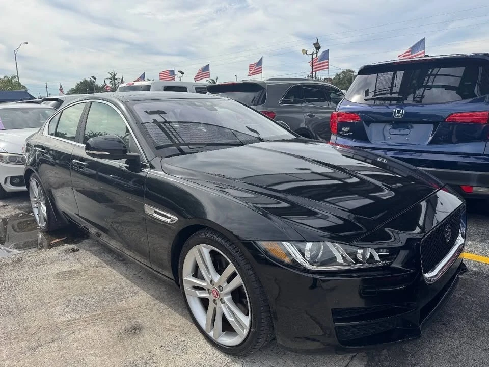 2017 Jaguar XE - Image 5 of 11