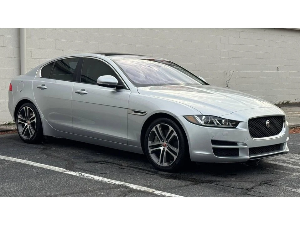2017 Jaguar XE - Image 6 of 20