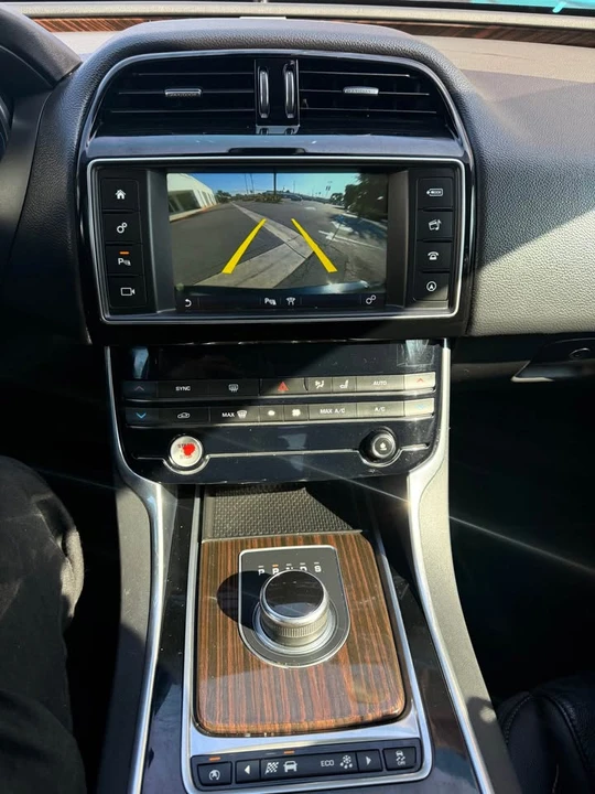 2017 Jaguar XE - Image 8 of 11