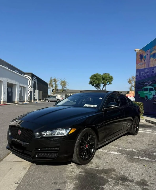 2017 Jaguar XE - Image 3 of 11