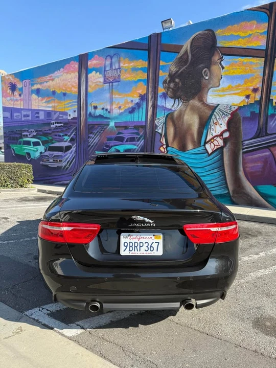 2017 Jaguar XE - Image 5 of 11