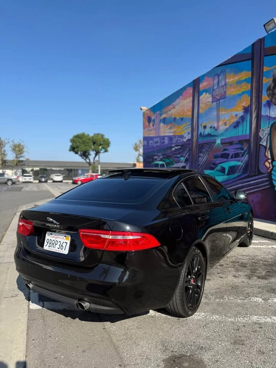 2017 Jaguar XE - Image 6 of 11