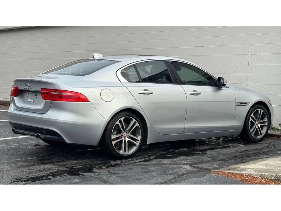 2017 Jaguar XE - Image 5 of 20