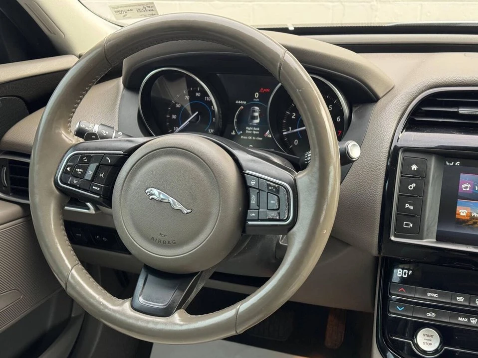 2017 Jaguar XE - Image 8 of 20