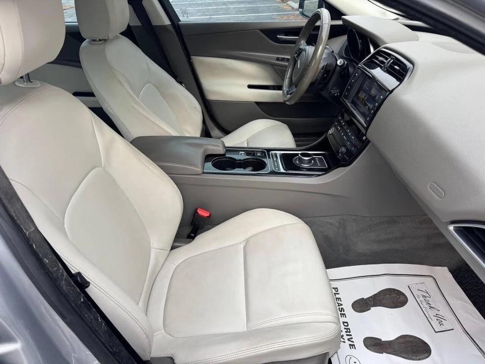 2017 Jaguar XE - Image 12 of 20