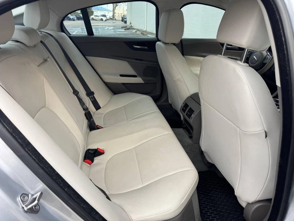2017 Jaguar XE - Image 10 of 20