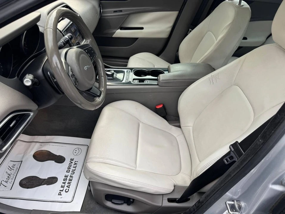2017 Jaguar XE - Image 14 of 20