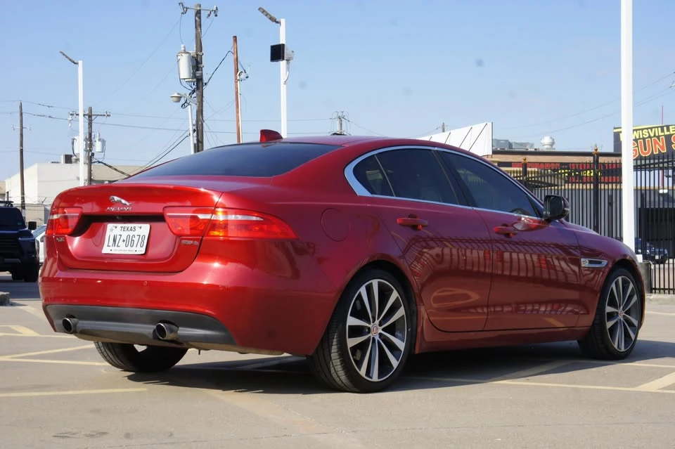 2017 Jaguar XE - Image 6 of 20