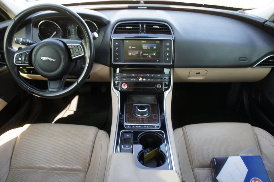 2017 Jaguar XE - Image 11 of 20
