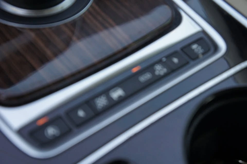 2017 Jaguar XE - Image 19 of 20