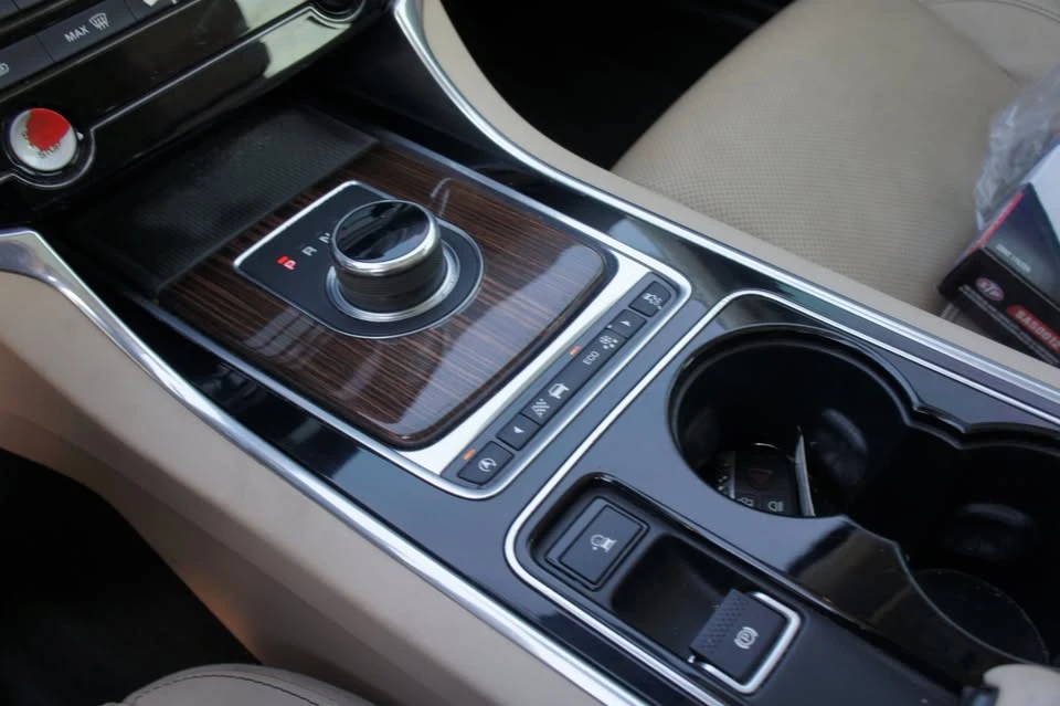 2017 Jaguar XE - Image 18 of 20