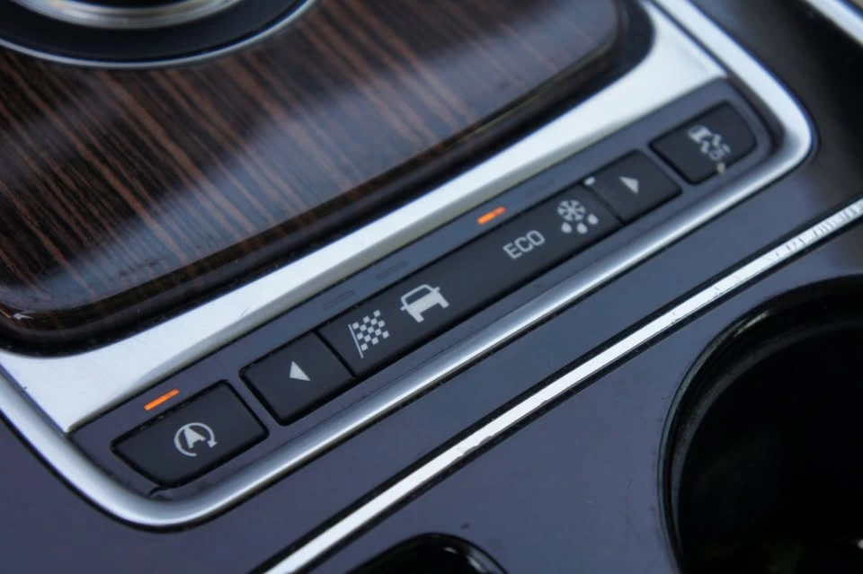 2017 Jaguar XE - Image 20 of 20