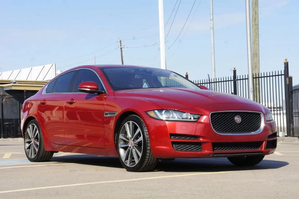 2017 Jaguar XE - Image 4 of 20