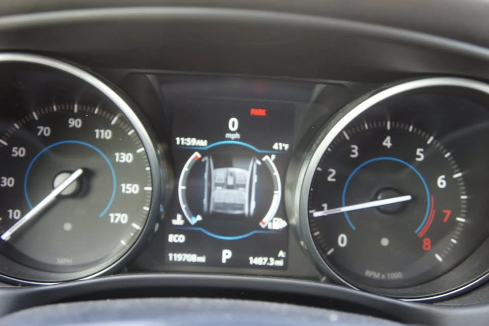 2017 Jaguar XE - Image 15 of 20