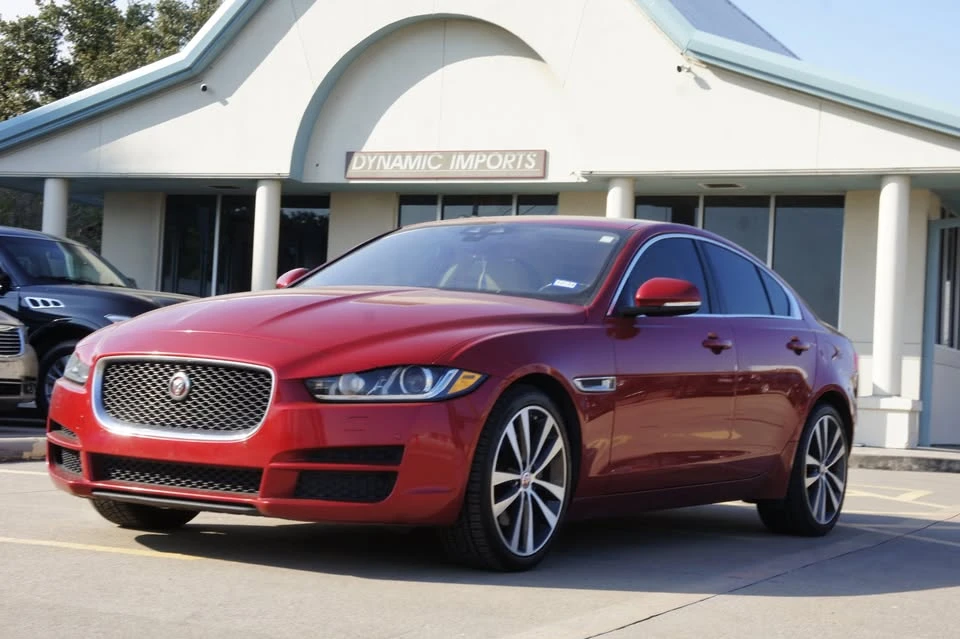 2017 Jaguar XE - Image 2 of 20