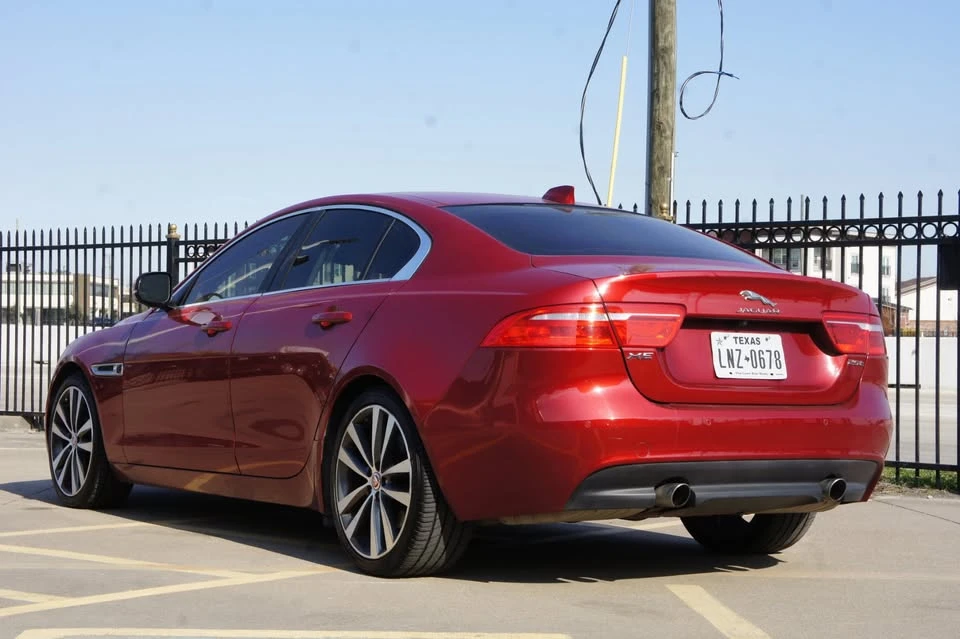 2017 Jaguar XE - Image 5 of 20
