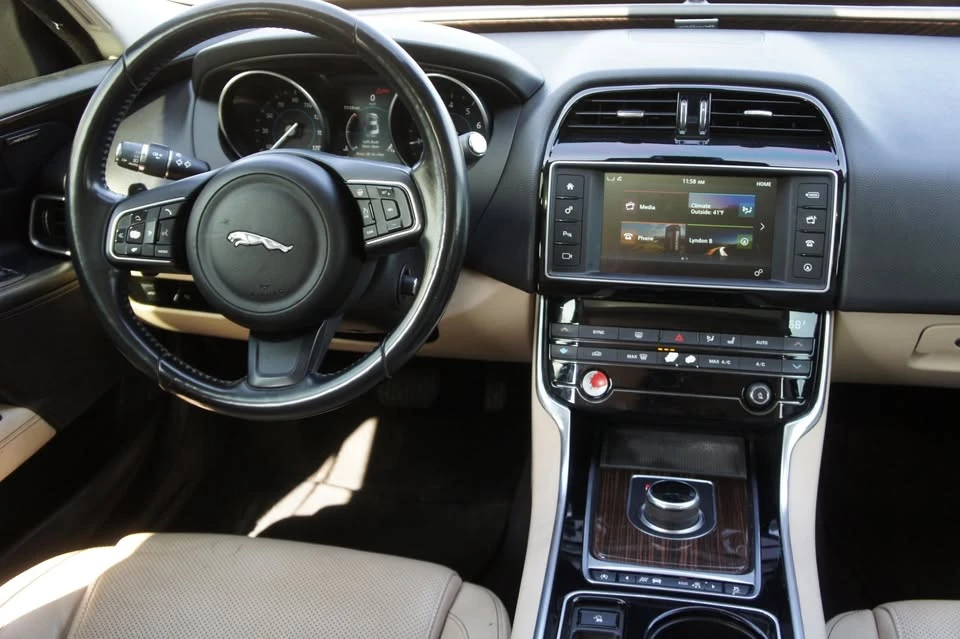 2017 Jaguar XE - Image 12 of 20