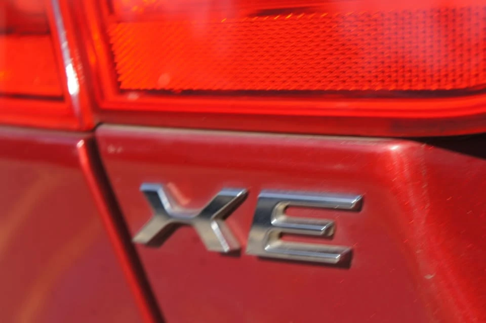 2017 Jaguar XE - Image 10 of 20
