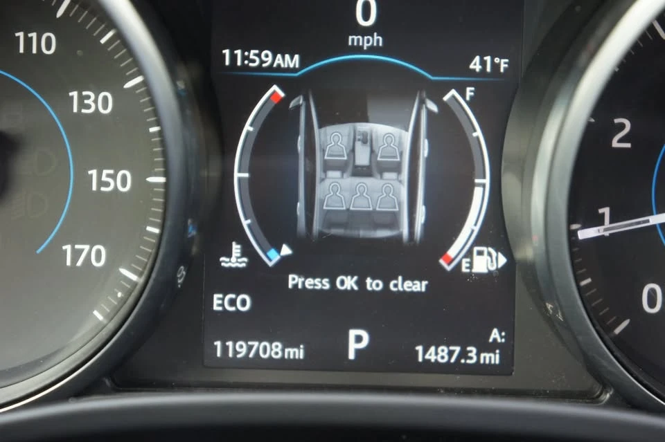 2017 Jaguar XE - Image 16 of 20
