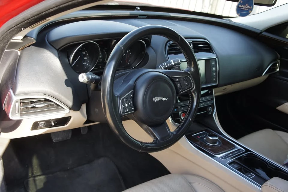2017 Jaguar XE - Image 14 of 20
