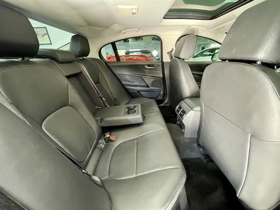 2017 Jaguar XE - Image 15 of 18