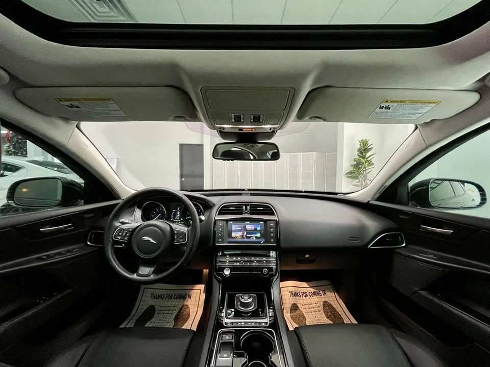 2017 Jaguar XE - Image 13 of 18