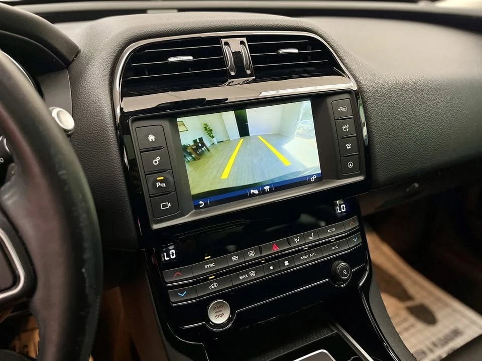 2017 Jaguar XE - Image 10 of 18