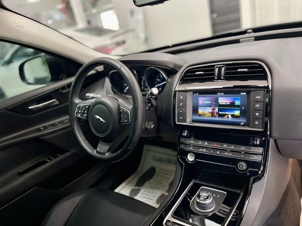2017 Jaguar XE - Image 17 of 18