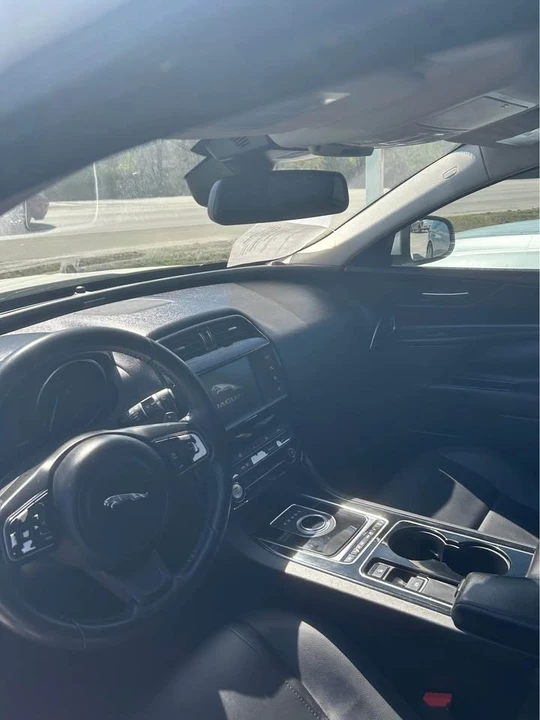 2017 Jaguar XE - Image 5 of 5