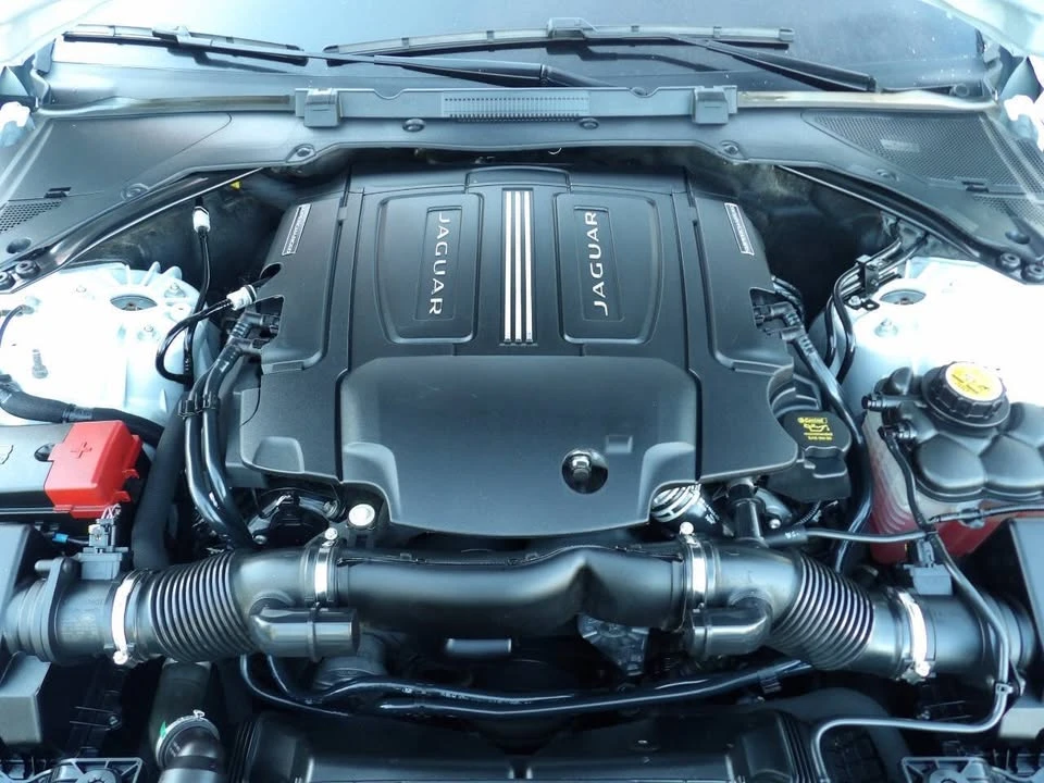 2017 Jaguar XE - Image 15 of 16