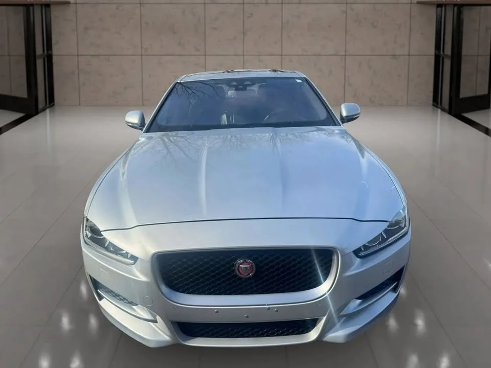 2017 Jaguar XE - Image 9 of 20
