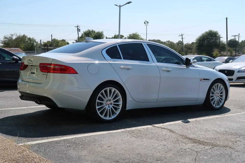2017 Jaguar XE - Image 12 of 20