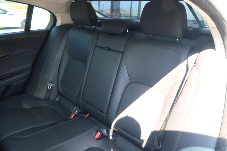 2017 Jaguar XE - Image 18 of 20