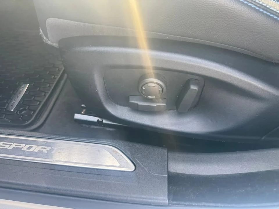 2017 Jaguar XE - Image 19 of 20