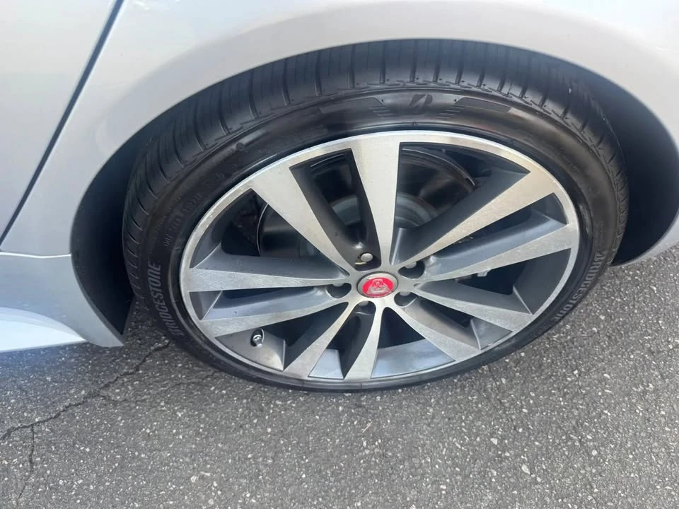 2017 Jaguar XE - Image 14 of 20