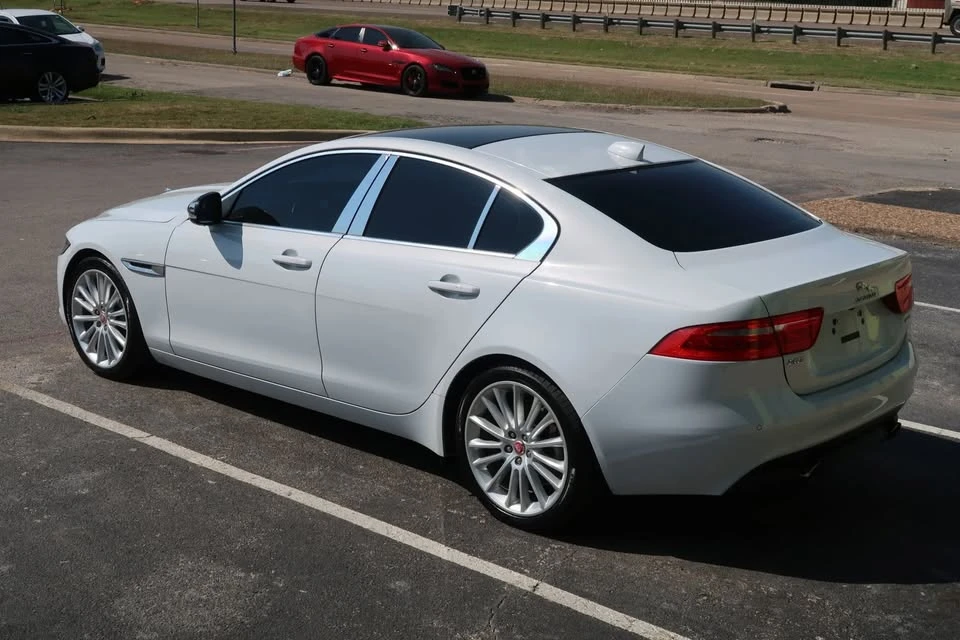 2017 Jaguar XE - Image 10 of 20