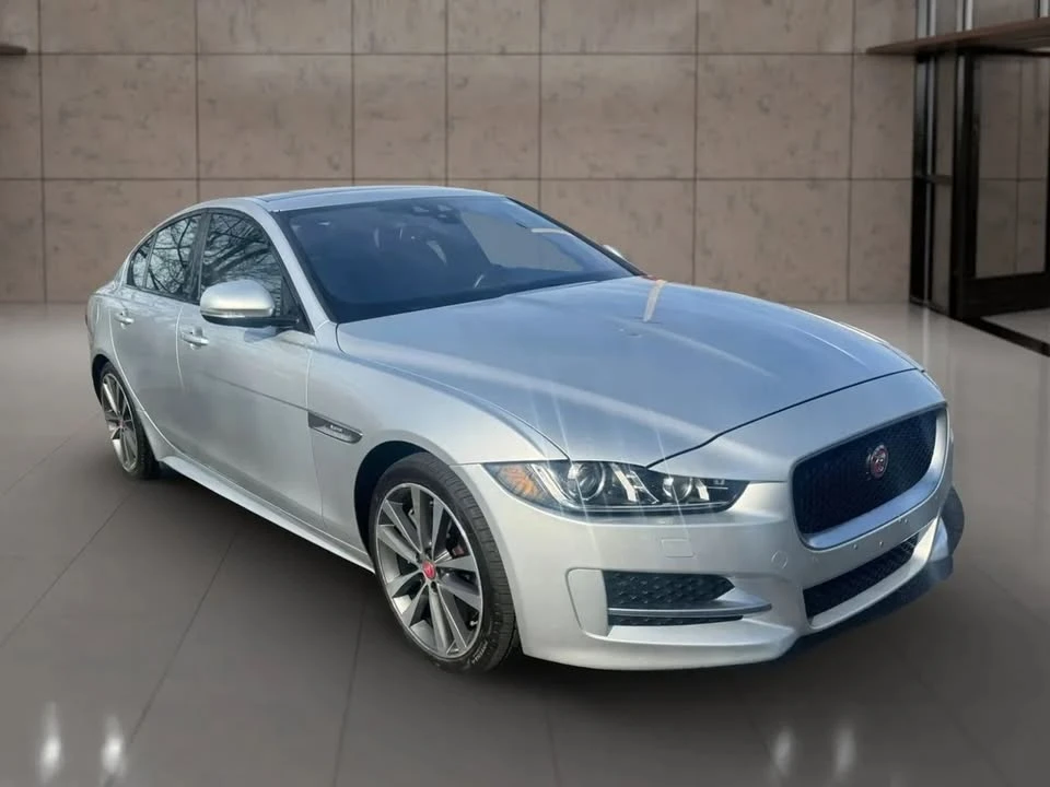 2017 Jaguar XE - Image 11 of 20